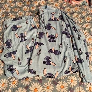 Womens size large Disney stitch pajama set!
